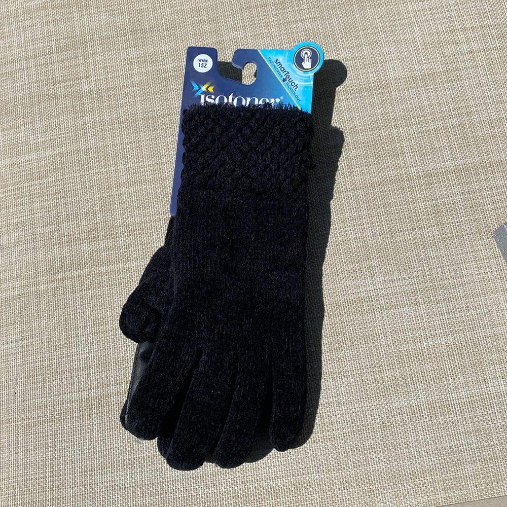 Isotoner gloves. Smartouch touchscreen technology